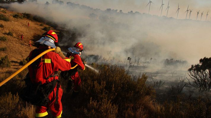 Telediario 1 - La Unidad Militar de Emergencias se prepara para combatir el fuego en la campaña de verano