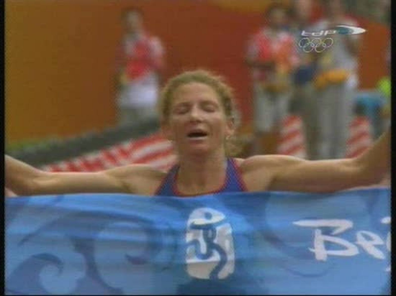 La rumana Constantina Tomescu habla para TVE tras vencer en la prueba del maratón.