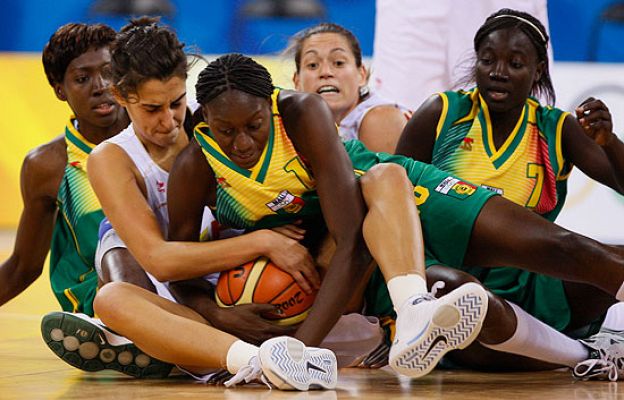  - España vence a Mali