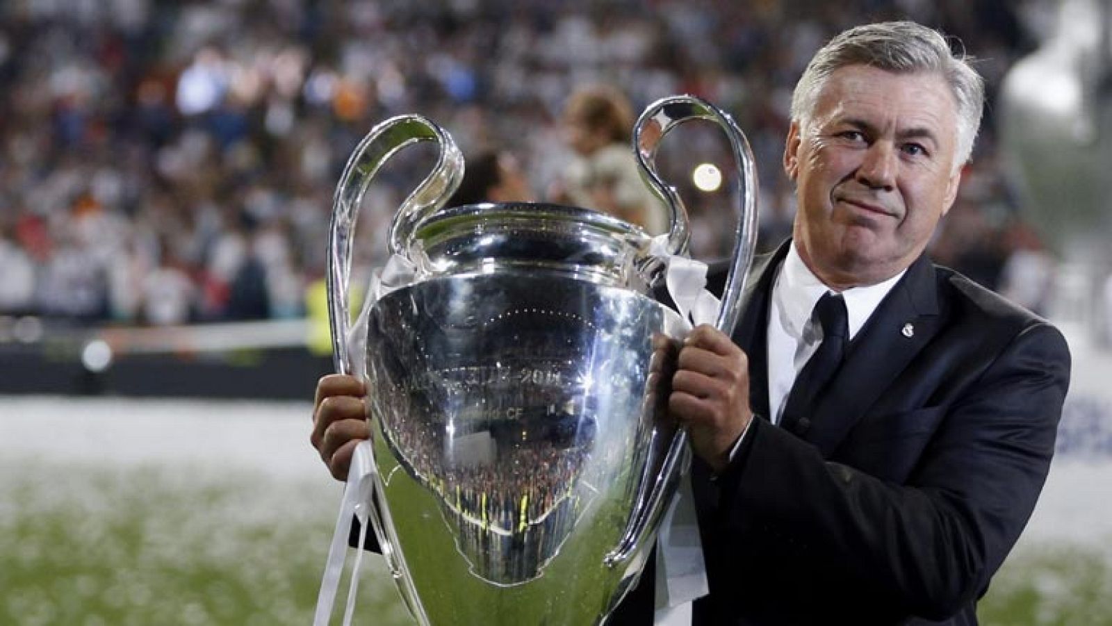 Ancelotti, galardonado en Italia