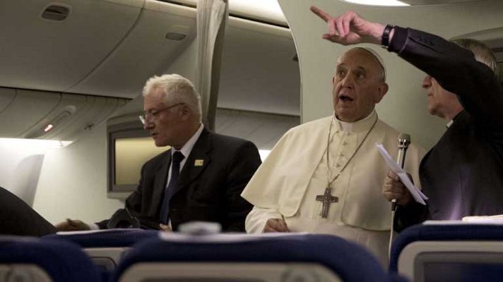 Telediario 1 - Francisco asegura que el celibato no es un dogma de fe