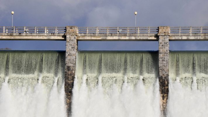 Telediario 1 - El 42% de toda la producción eléctrica en España en 2013 fue de origen sostenible