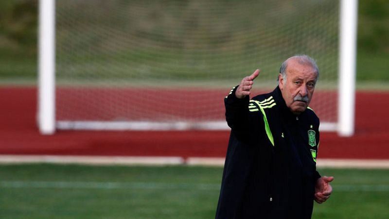 Del Bosque ensaya con Cesc de falso '9'
