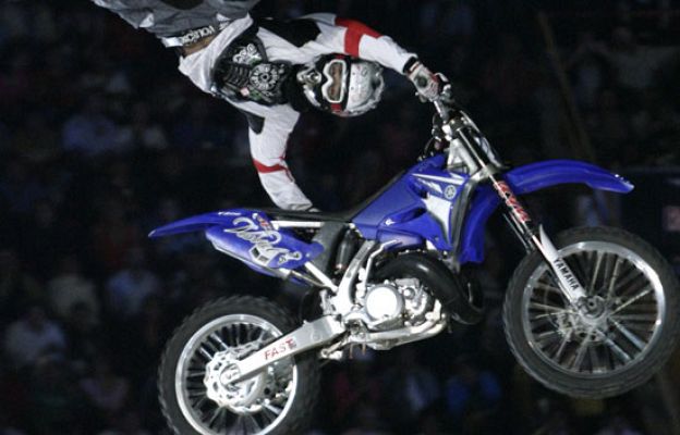  - El espectáculo de los X-Fighters