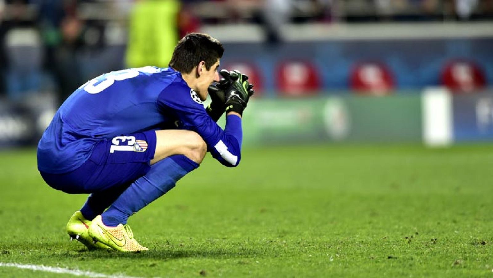 En el club colchonero ya saben que no seguirán Diego Ribas (acaba contrato) y muy probablemente Tiago (al Chelsea). Las dudas vienen de si se podrá retener a Courtois, Diego Costa y Filipe; todos ellos pretendidos por el Chelsea londinense.