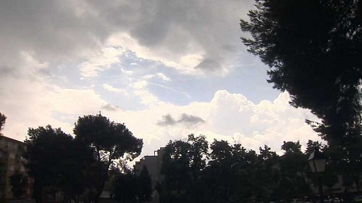 El tiempo - Persisten los cielos nubosos y los chubascos