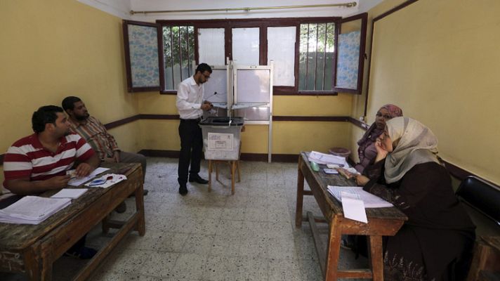 Telediario 1 - Cierran los colegios tras la tercera y última jornada electoral en Egipto
