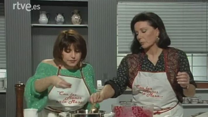 Con las manos en la masa - Crema de remolacha y mar y corral con Loles León