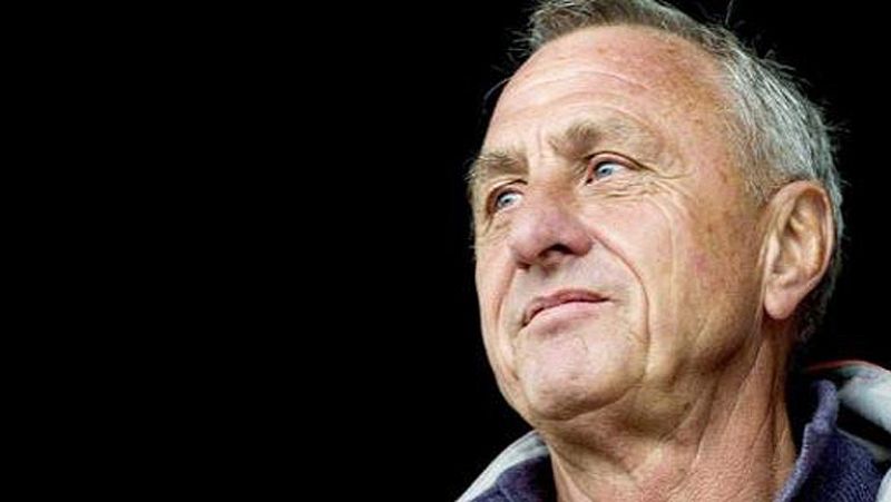 Cruyff: "Los que cuestionan la continuidad de Xavi son unos idiotas"