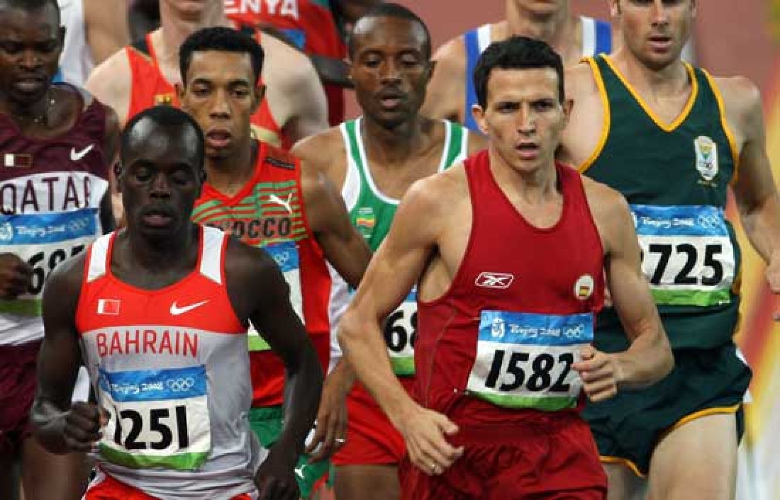 La jornada del domingo, aparte de cuatro medallas, nos ha traído más cosas, como la clasificación de Juan Carlos Higuero para la final de 1500 o la caída de Marta Domínguez en 3000 obstáculos cuando luchaba por la medalla.