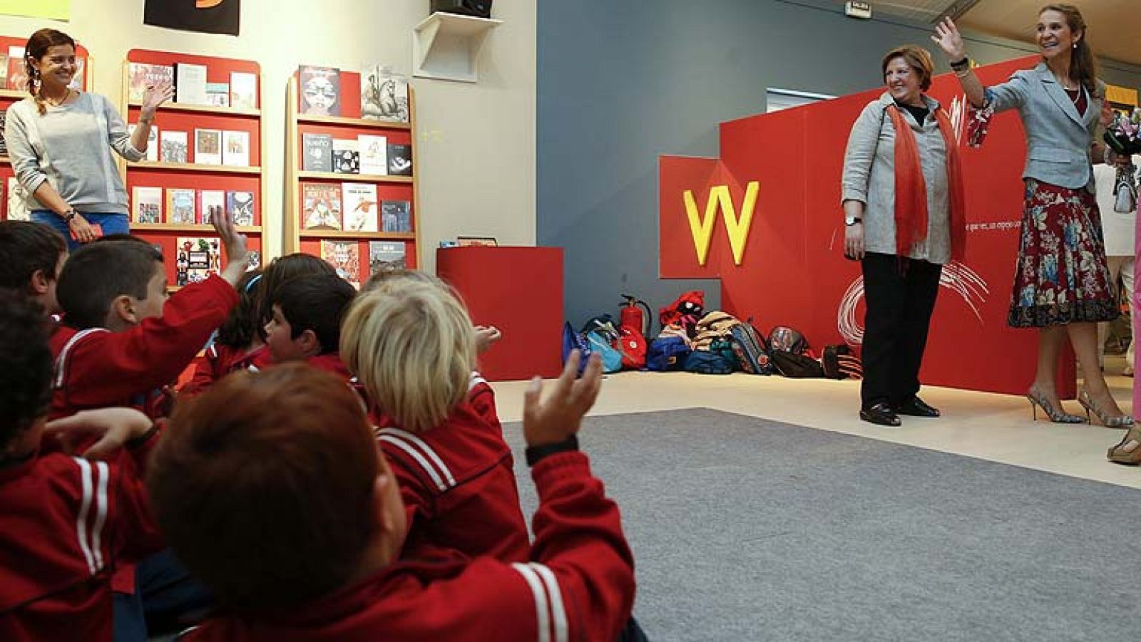 Empieza la Feria del Libro de Madrid 'deletreando el mundo' | Ver