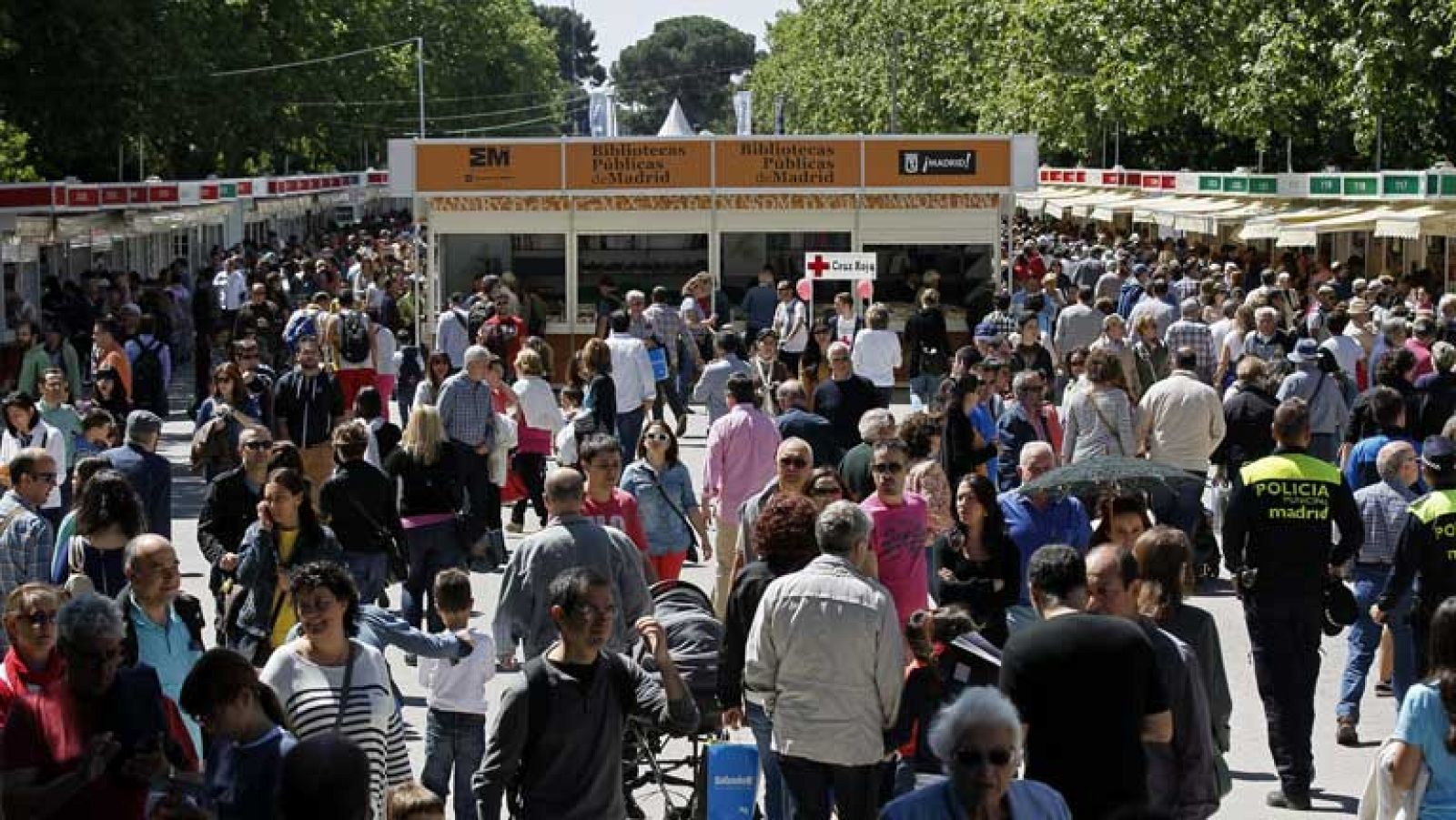 Segundo día de la Feria del Libro de Madrid