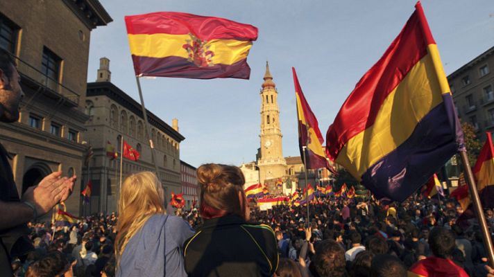 Informativo 24h - Miles de personas piden un referéndum entre monarquía y república tras la abdicación del rey