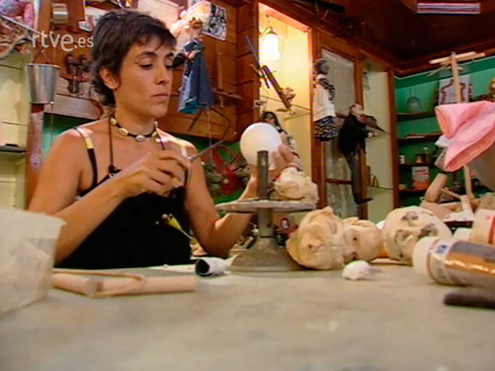 Arxiu TVE Catalunya - Oficis que es perden - Paper maché i titellaire