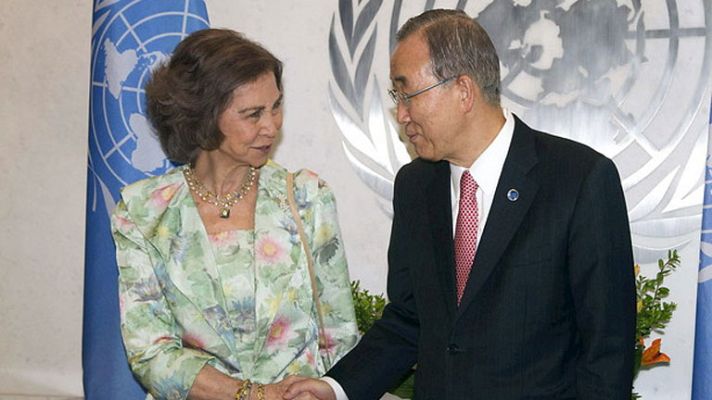 Telediario 1 - "Todo va a seguir igual" tras la abdicación