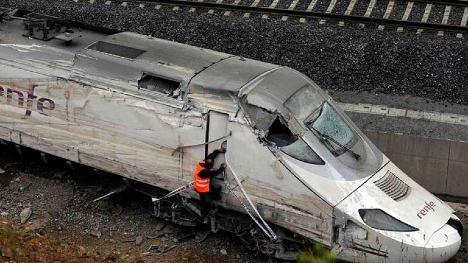 La velocidad y el despiste del maquinista causaron el accidente de Santiago, según Fomento - Informativo 24h | Ver