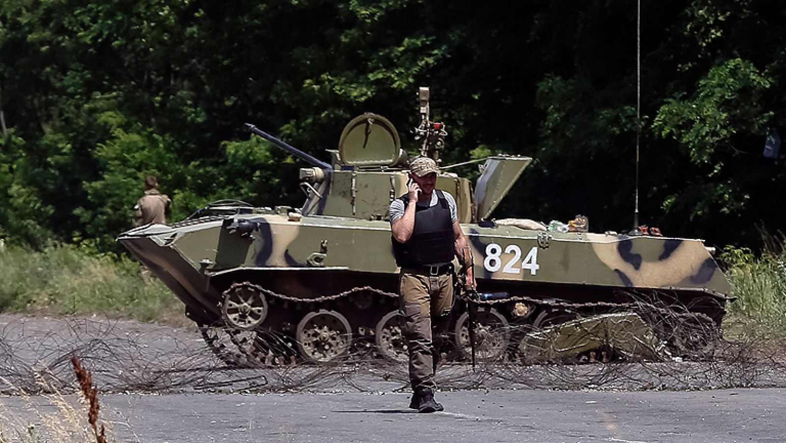 Rebeldes toman unidades militares y solicitan mil millones de dólares a Rusia | Ver