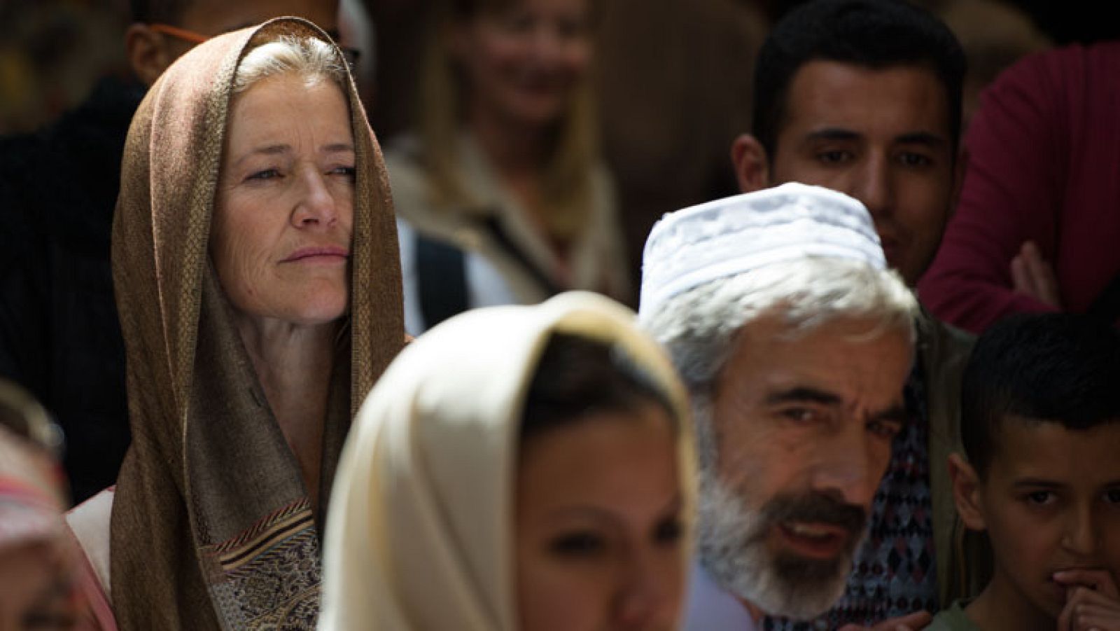 Cuéntame cómo pasó - Antonio y Merche, a la búsqueda de Toni por la medina de Tánger | Ver