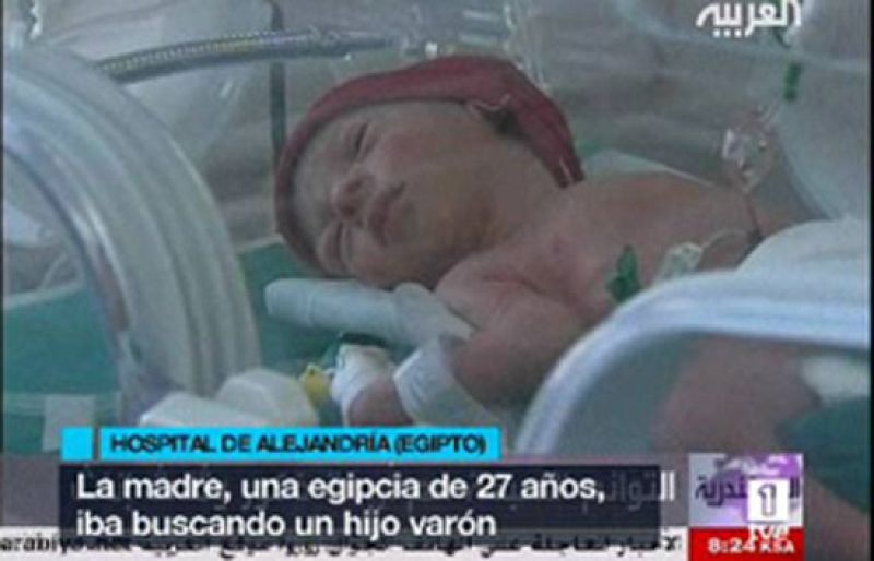 Una mujer egipcia de 27 años ha dado a luz a septillizos a los ocho meses de embarazo y por cesárea. La mujer, que ya tenía tres hijos, quería tener un varón.