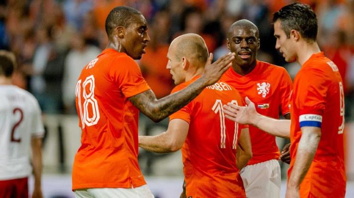 Telediario 1 - Holanda vence sin brillantez a Gales