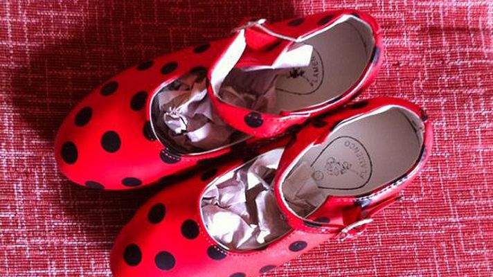 Entre todos - Quique Morales regala unos zapatos a Leire