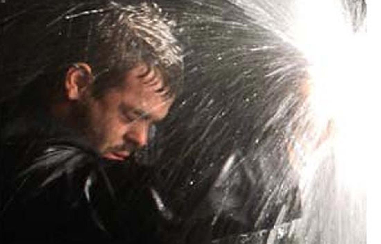 El espectáculo del Hombre Vertiente triunfa en la Expo