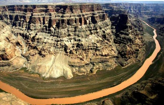  - Se rompe una presa en el Gran Cañón