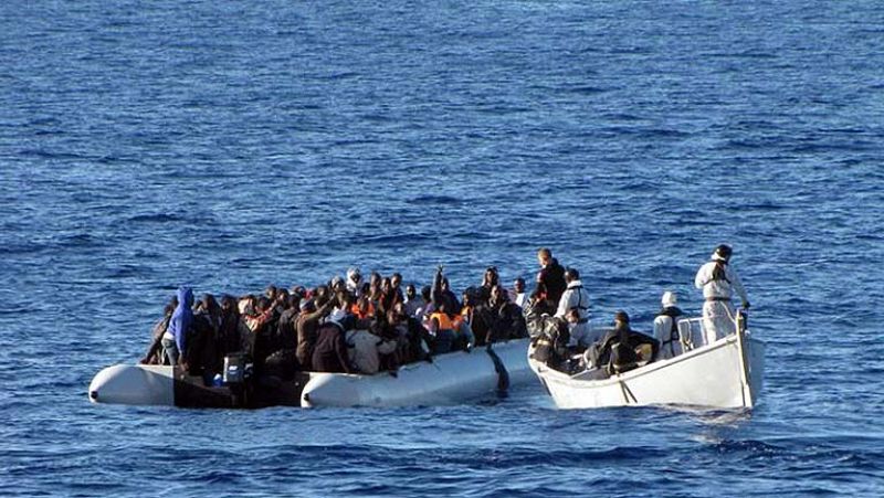 La Marina italiana rescata a unos 2.500 inmigrantes en las últimas horas - Informativo 24h | Ver