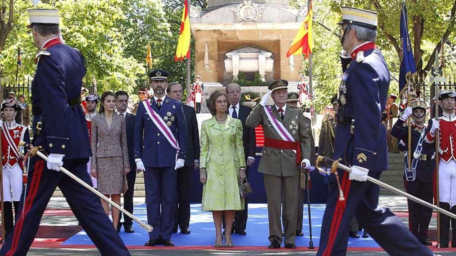 Numerosos actos del ejército antes del Día de las Fuerzas Armadas