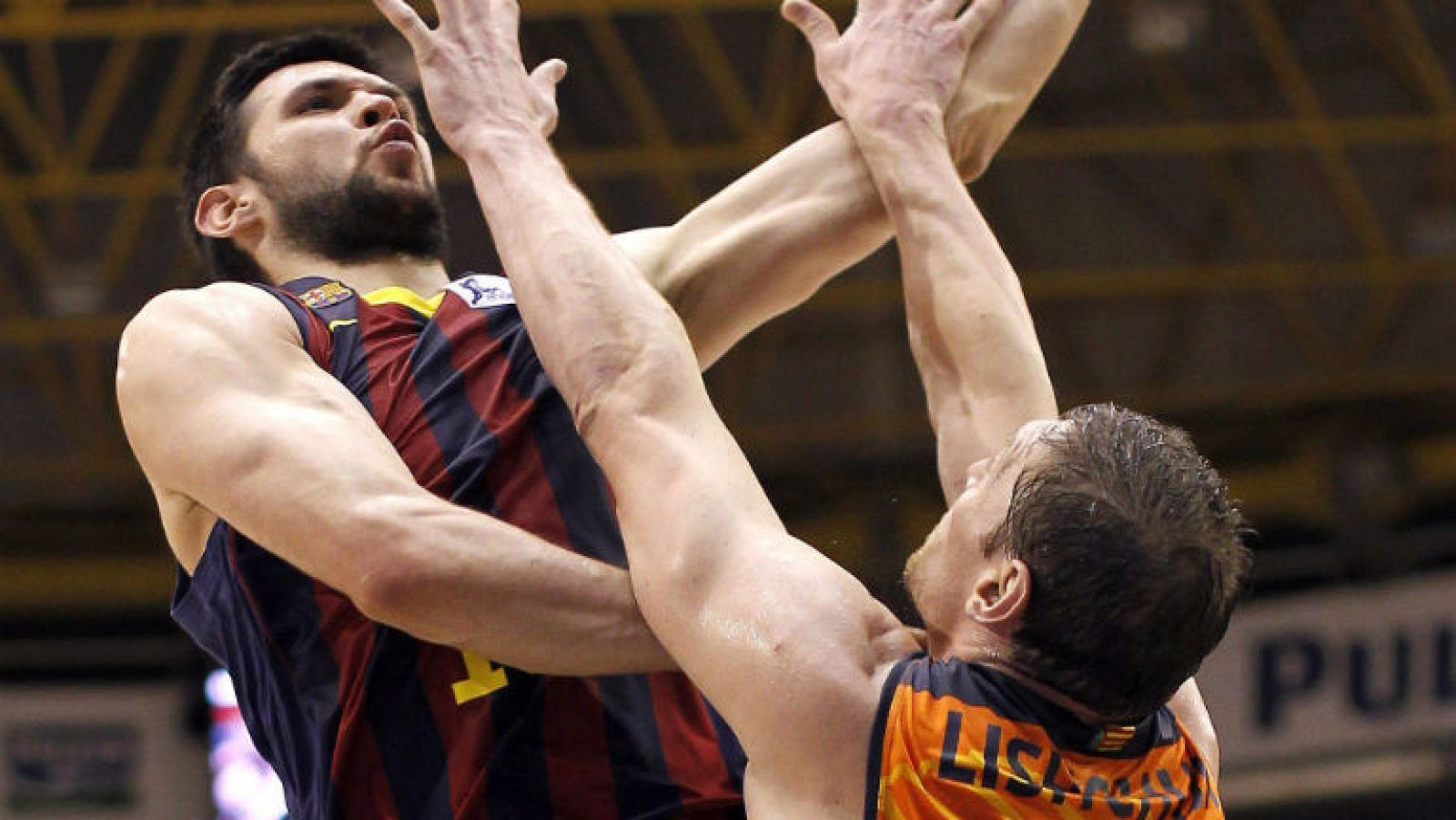 Papanikolau: Repartiendo tapones en el primer partido contra el Valencia Basket