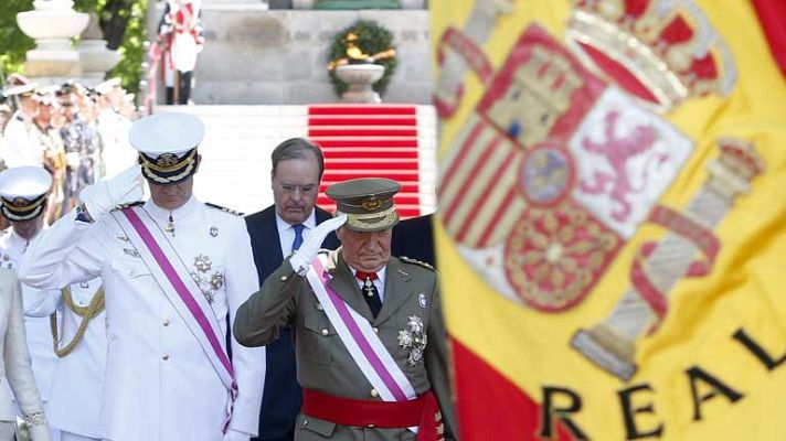 Telediario 1 - Rey y príncipe recibidos entre vítores y aplausos