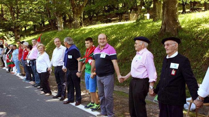Telediario 1 - Una cadena humana que pide independencia