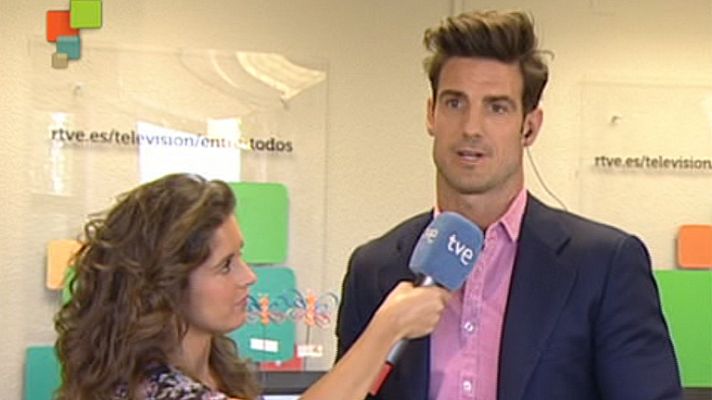 Entre todos - Aitor Ocio recibe llamadas de ayuda en la redacción