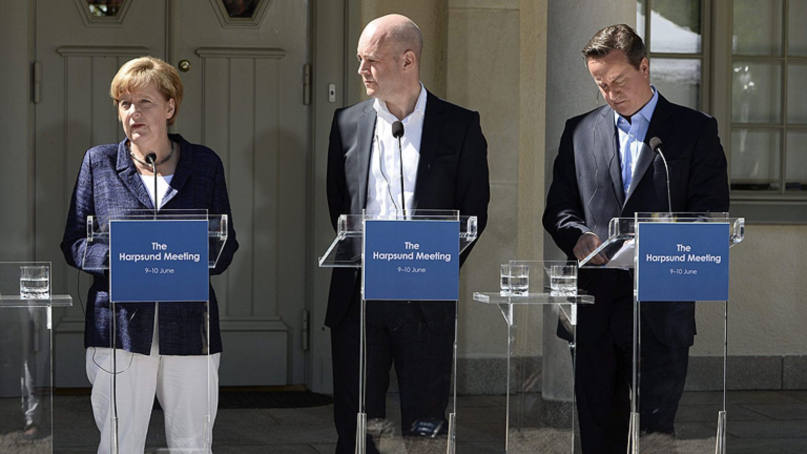 Merkel y Cameron quieren reformas internas en la UE