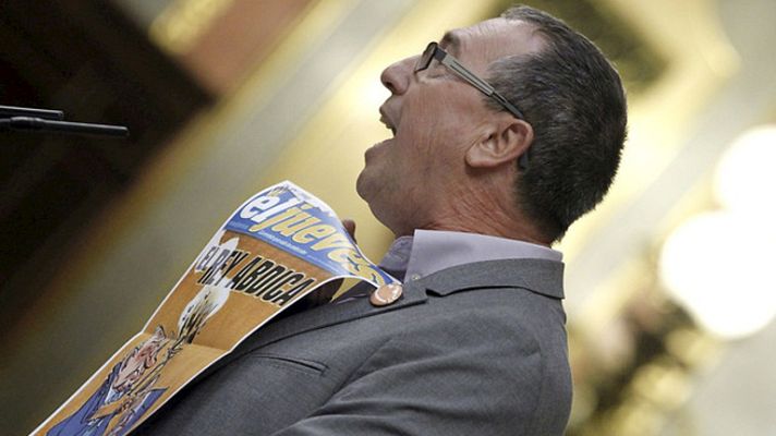 Informativo 24h - Joan Baldoví (Compromís) enseña la portada que fue retirada de 'El Jueves' en el Congreso