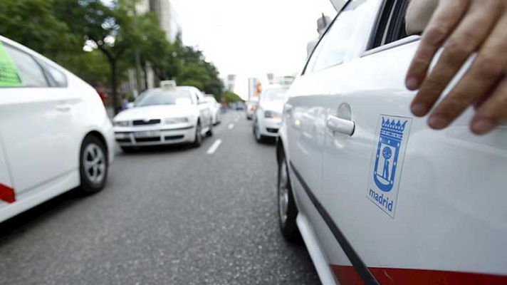 Telediario 1 - Los taxistas se manifiestan en España contra Uber
