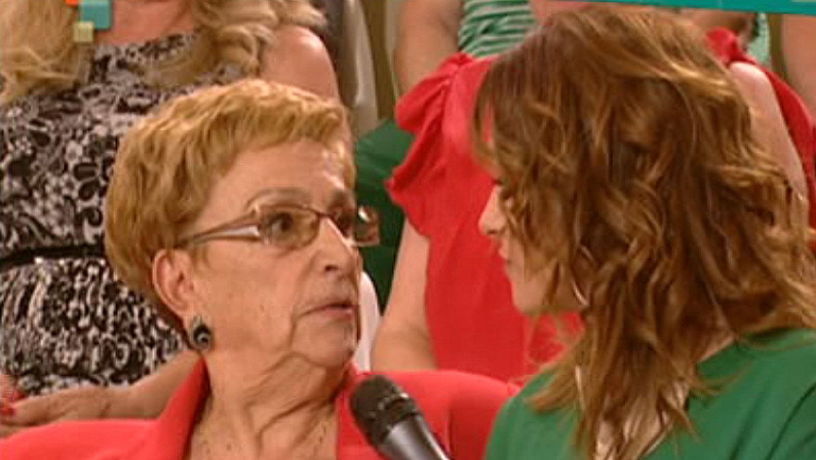 Entre Todos - Irene y Christian sorprendidos por la abuela Luisi