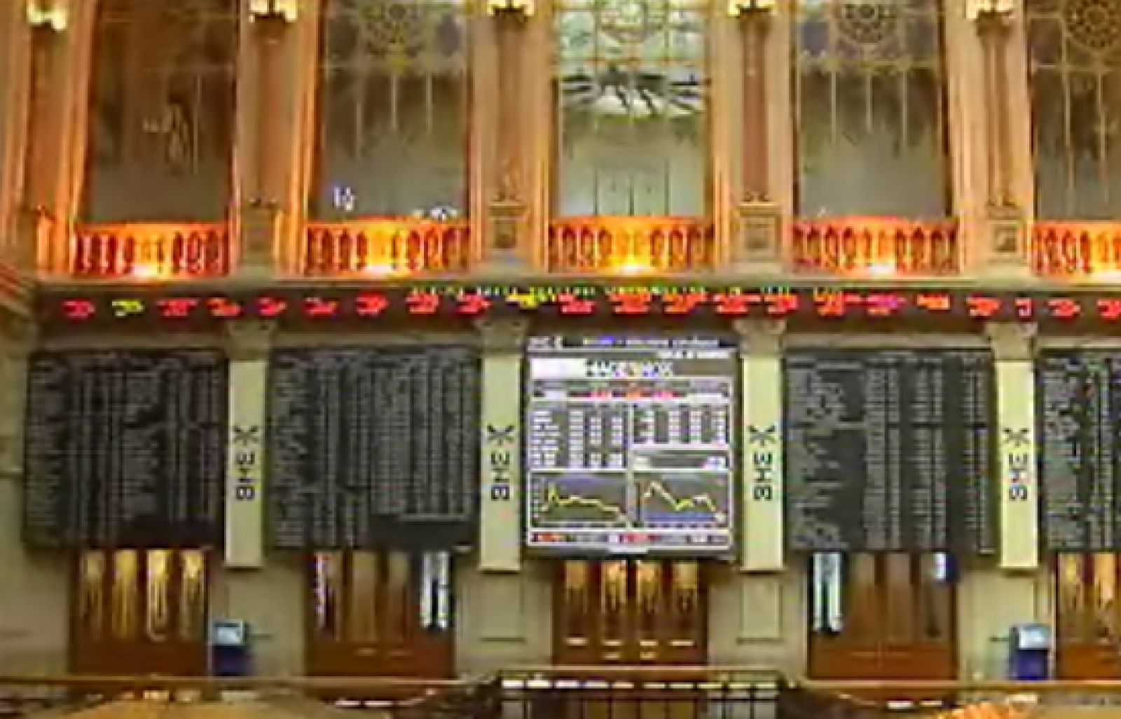 Los bancos son los que más están sufriendo hoy en la Bolsa, junto a las constructoras | Ver