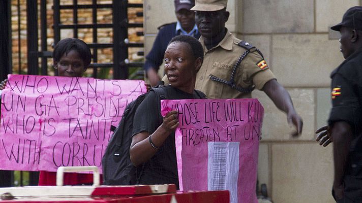 Telediario 1 - Uganda presidirá la Asamblea de la ONU pese a sus leyes contra homosexuales