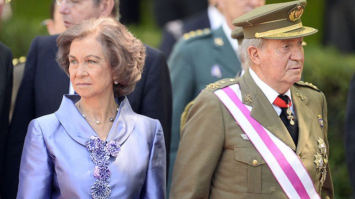 Telediario 1 - Don Juan Carlos y doña Sofía serán reyes honoríficos