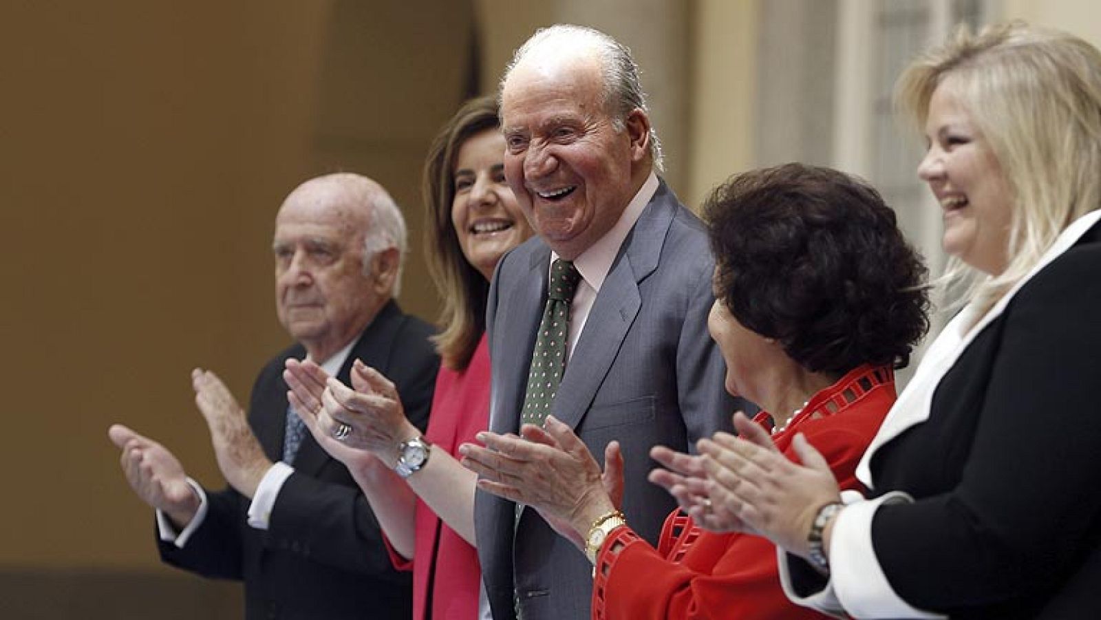 Aplausos para el rey en una de sus últimas apariciones públicas | Ver