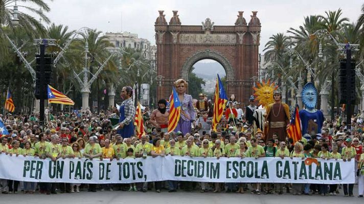 Telediario 1 - Manifestación a favor del modelo educativo catalán