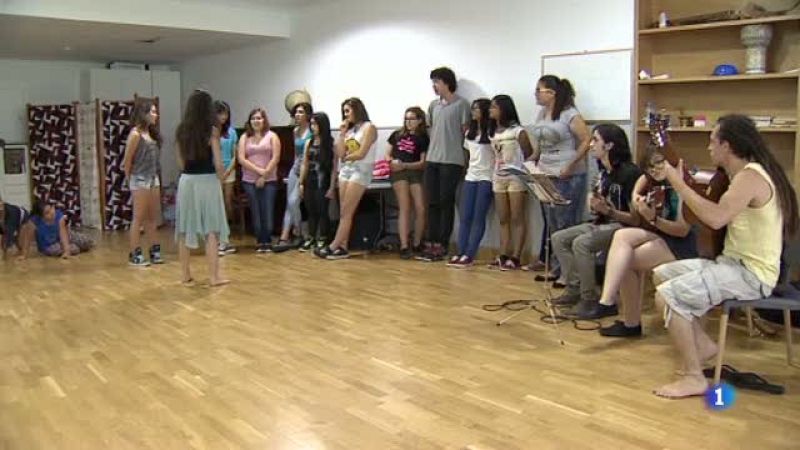 Els 10 anys de l'escola Xamfrà d'arts escèniques del Raval de Barcelona