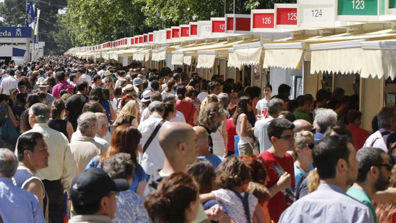 Los lectores apuran hasta el último minuto en la Feria del libro