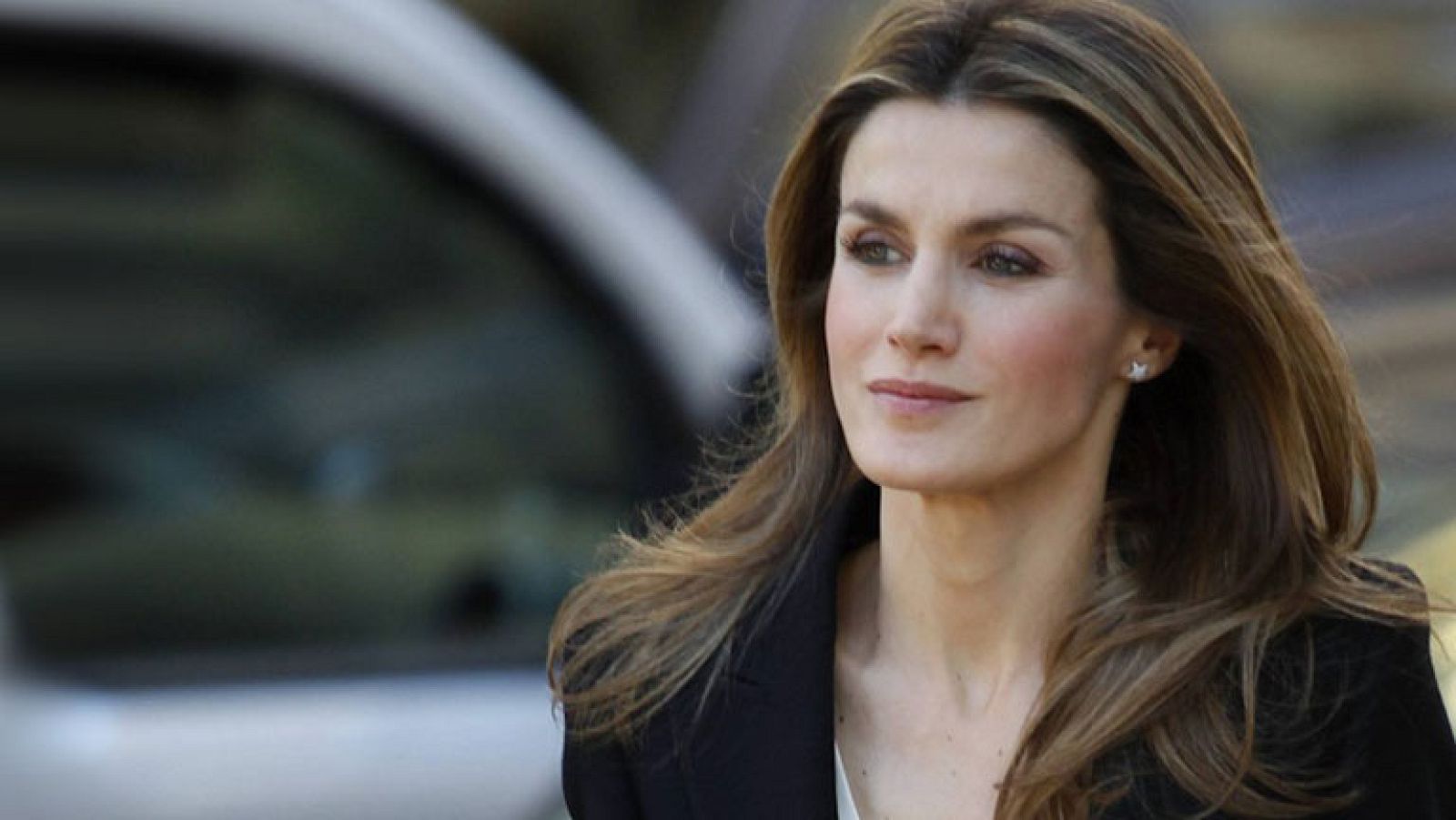 Doña Letizia es un icono de moda y por ello hay una gran expectación en torno al vestido que elegirá para el día de la proclamación de Felipe VI. Lo único que se presupone es que optará por un estilo sobrio y elegante.