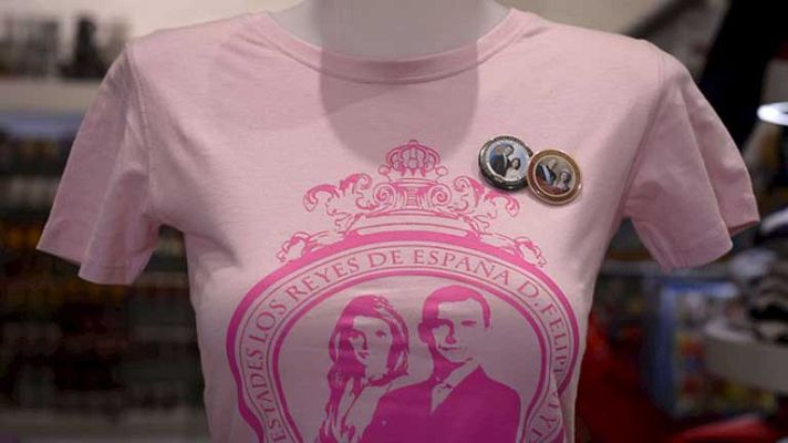 Telediario 1 - Todo tipo de recuerdos con las caras de los reyes