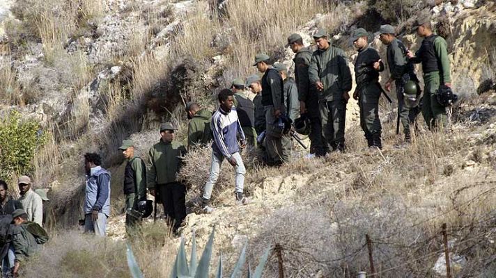 Informativo 24h - Unos 400 inmigrantes tratan de entrar sin éxito en Melilla en un nuevo salto