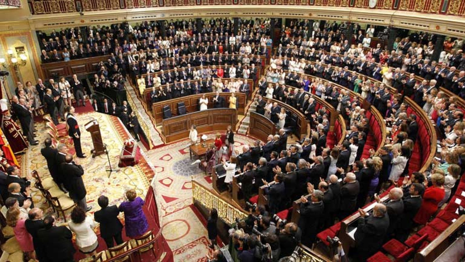 Mañana de cordialidad, abrazos y complicidad entre diputados y senadores