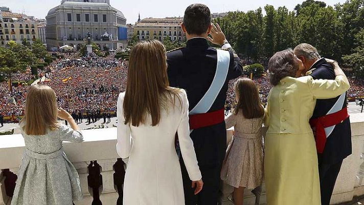 La mañana - Todos los detalles del saludo en el balcón de Felipe VI