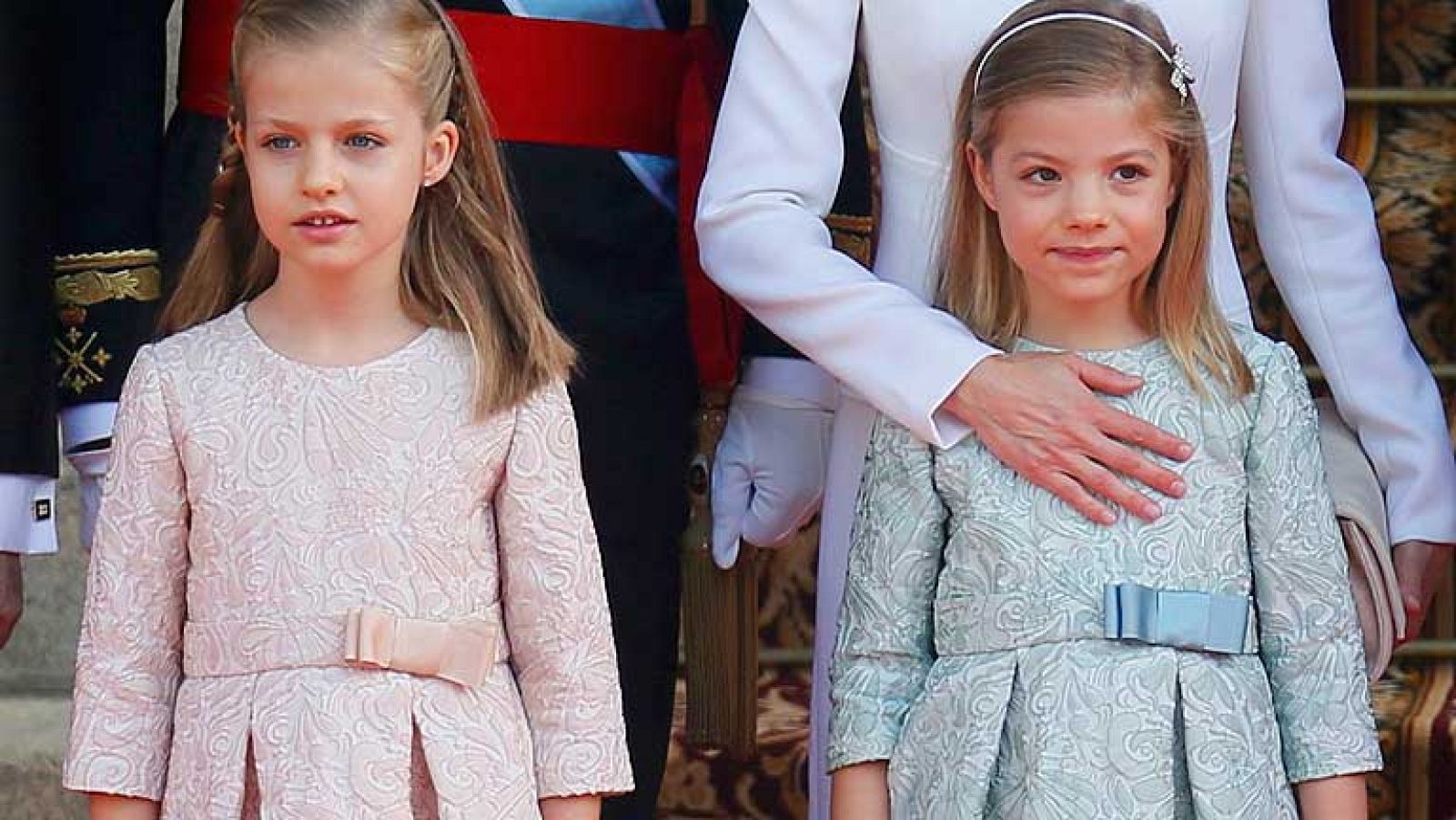 La reina encargó los vestidos de Leonor y Sofía